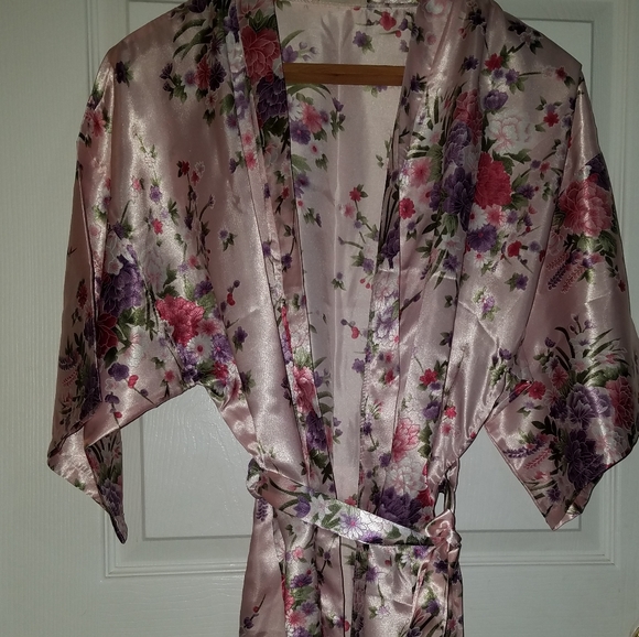 NWOT Floral Kimono Robe - Picture 10 of 10